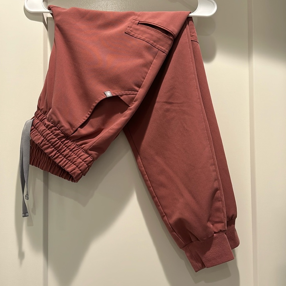 Figs mauve joggers